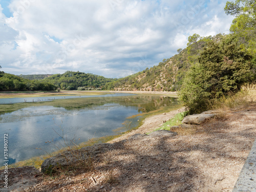Nice out-and-back walk twisting along Carcès lake or lake of sainte Suzanne lined with trees and wildflower when the water level is low during dry period