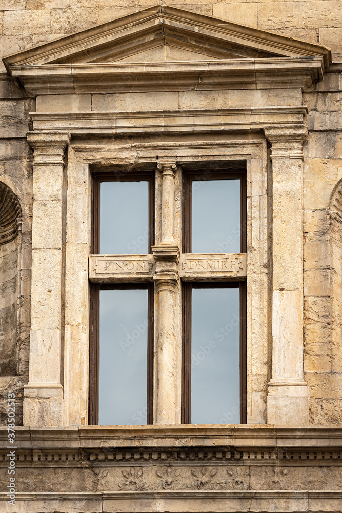 Florence, window of the Bartolini Salimbeni Palace (1520-1523) with the inscription in Italian, Per Non Dormire (To Not Sleep), in Renaissance style, Piazza Santa Trinita, Tuscany, Italy, Europe. Florence, window of the Bartolini Salimbeni Palace (1520-1523) with the inscription in Italian, Per Non Dormire (To Not Sleep), in Renaissance style, Piazza Santa Trinita, Tuscany, Italy, Europe.