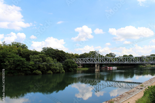 Fototapeta Naklejka Na Ścianę i Meble -  Bridge connecting Okayama Korakuen Garden and its reflection