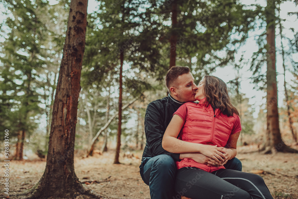 Obraz premium Young couple kissing in forest
