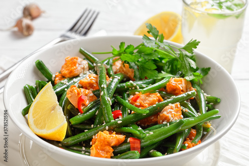 Curried salmon with green beans and lemon water