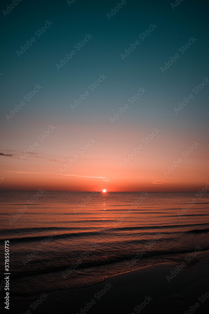 Naklejka premium sunset on the beach