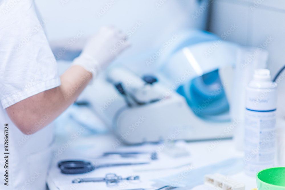 dentista operazione ortodonzista e odontoiatra per impianti dentali, pulizia dei denti