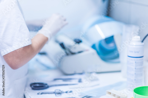 dentista operazione ortodonzista e odontoiatra per impianti dentali, pulizia dei denti photo