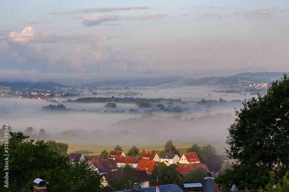 Kohlhausen, Bad Hersfeld. Morgennebel über dem Fuldatal, Blickrichtung Alte Fulda bei Asbach. 07.06.2020.