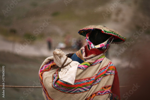 femme pérou costume traditionnel