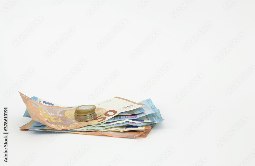 Dinero, billetes y monedas de Euro donde se puede llegar a observar ahorros de españoles y europeos, ganancias, sueldo, etc.. Dinero, billetes y monedas de Euro donde se puede llegar a observar ahorros de españoles y europeos, ganancias, sueldo, etc..