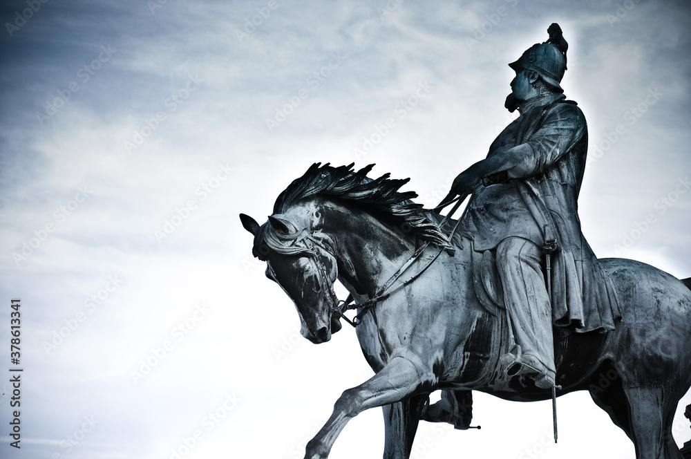 Obraz premium Copenhagen, Denmark -The equestrian statue of King Frederik VII in front of the Christiansborg Palace, created in 1873.