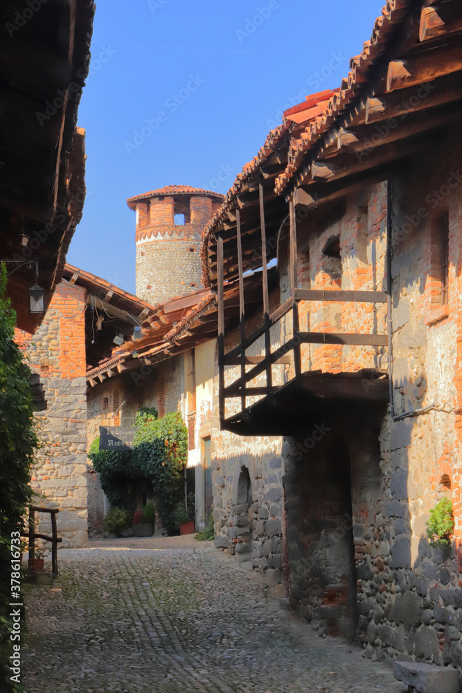 BORGO MEDIEVALE DI RICETTO DI CANDELO