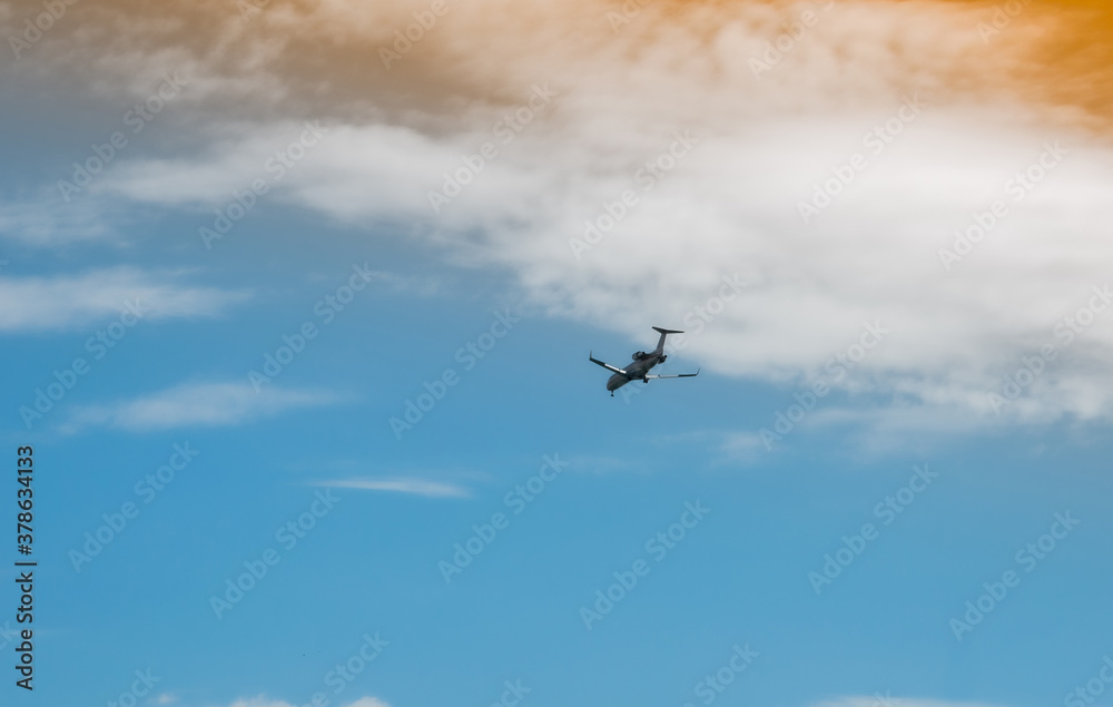 Samolot pasażerski na niebie - obrazy, fototapety, plakaty 