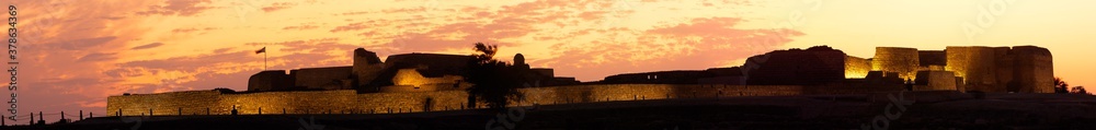 Fototapeta premium Panoramic view of ancient Bahrain Fort during sunset, Bahrain