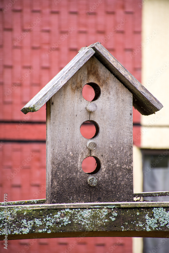 Pajarera, casa de madera para aves