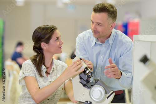 woman in laboratory with mentor