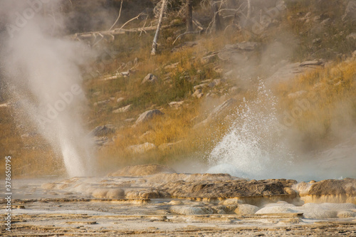 Grand Geyser, Hydrothermal features at Yellowstone National Park