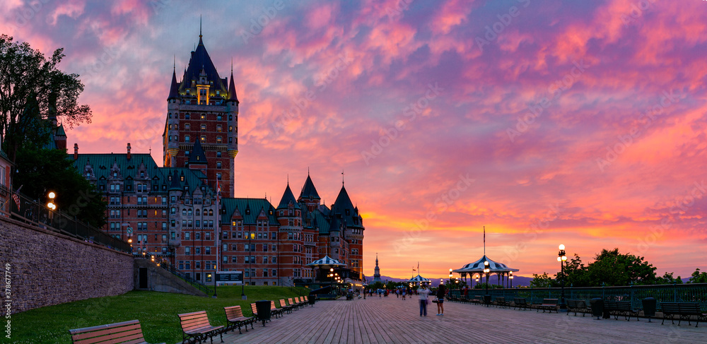 Naklejka premium Quebec City Skyline at Sunset - Quebec, Canada
