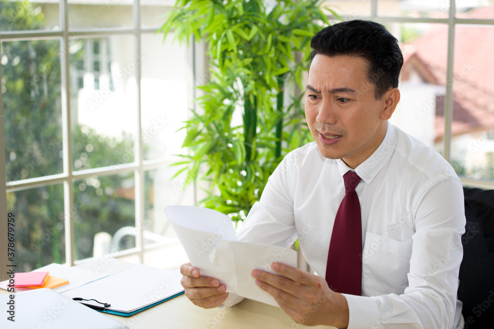 The male employee was confused when he received a letter fired from work. The male employee was confused when he received a letter fired from work.