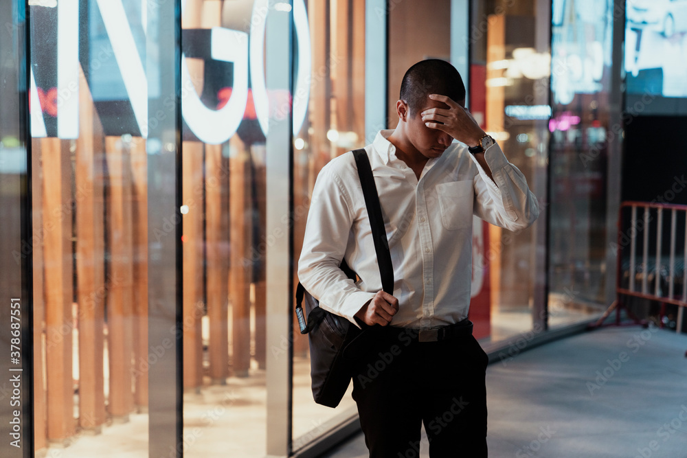 Naklejka premium Headache skinhead man at night after work.