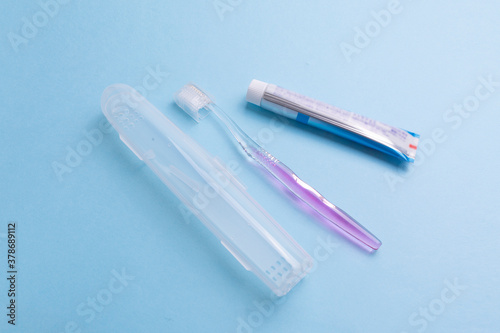 ハブラシ,携帯,旅行,持ち歩く,デンタル,ケア,備品,健康,歯,磨く,虫歯,予防,白,ケース,