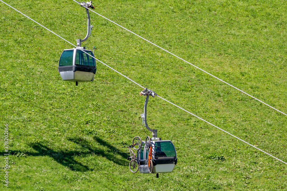 The San Valentino alla Muta cableway which, in the summer season, transports people and bicycles to Cima Pian del Lago, on the border between Italy and Switzerland