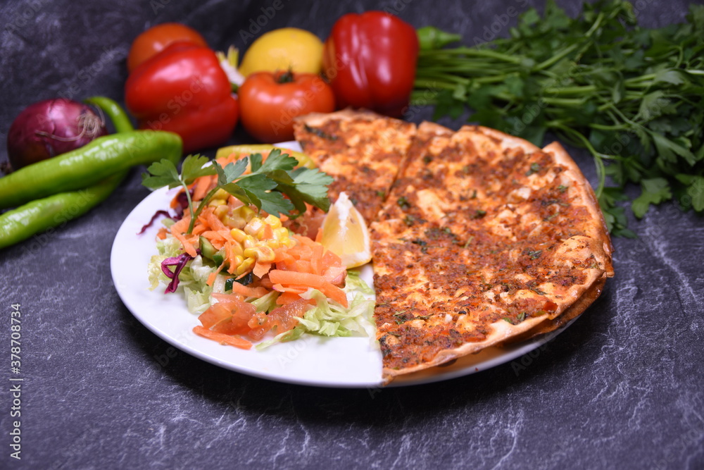Lahmacun Teller, tabakta lahmacun Lahmacun Teller, tabakta lahmacun