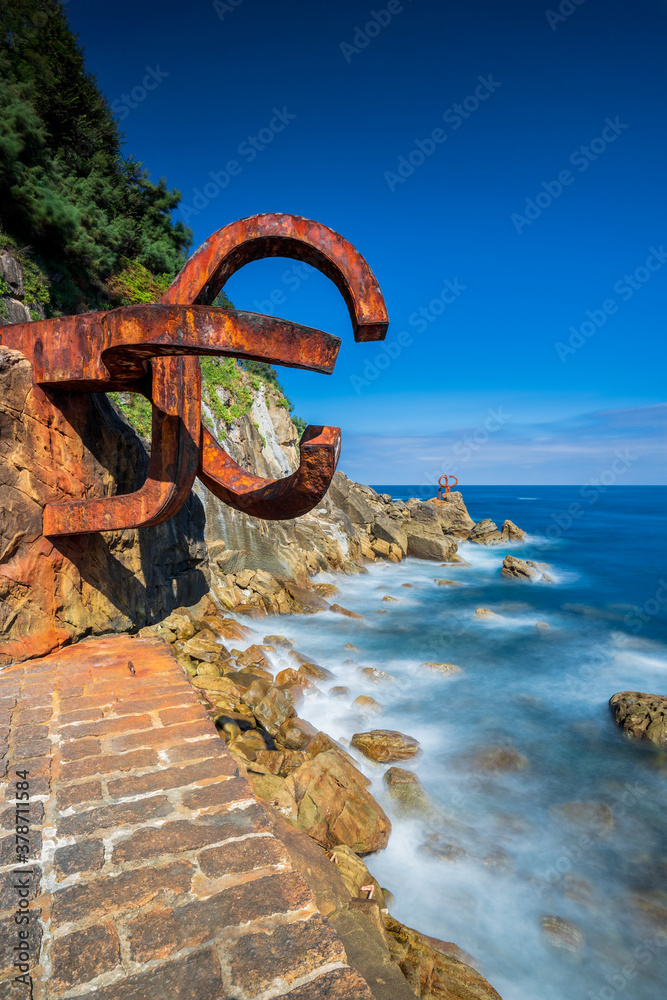 Fototapeta premium San Sebastian Ondarreta beach, La Concha bay.Cantabrian Sea, Basque Country, Spain, Euskadi, sculpture 