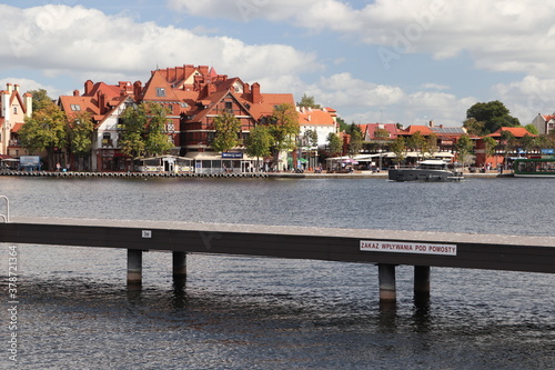 Fototapeta Naklejka Na Ścianę i Meble -  Mikołajki szlakiem rowerowym. Plaża w Mikołajkach. Mazury