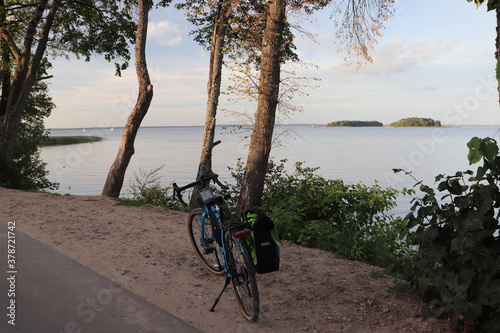 Fototapeta Naklejka Na Ścianę i Meble -  Jezioro Śniardwy, Mazury, turystyka rowerowa gravelem