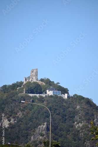 Blick auf die Ruine am Drachenfels photo