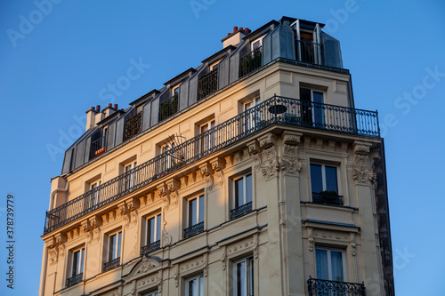 Photography haut d'un immeuble haussmanien à paris
