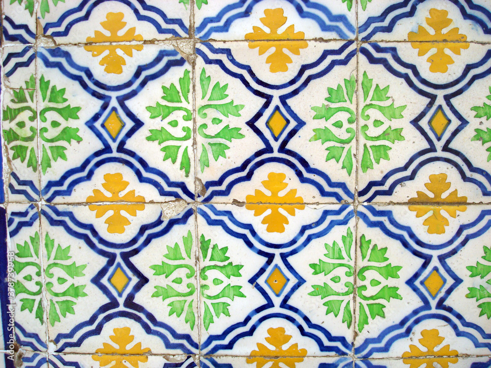 Azulejos de Lisboa - padrão em amarelo verde e azul