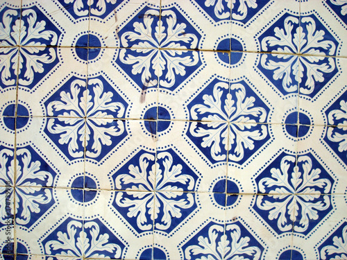 Azulejos de Lisboa - padrão em azul e branco photo