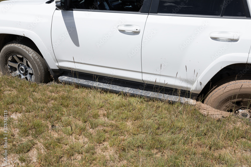 SUV got stuck in the mud