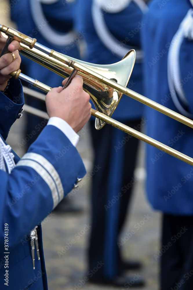 Obraz premium Military orchestra man performing during ceremony. Detail with musician hands playing on flute.