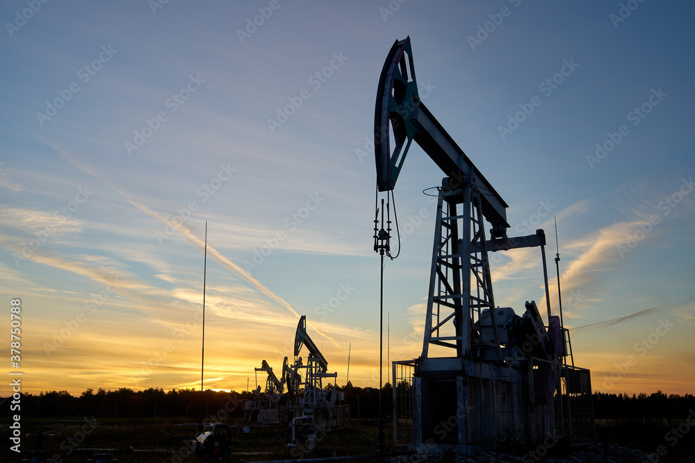 Technological oil and gas production. Production, transportation and processing of oil and gas. Production for the world's population. Technological oil and gas production. Production, transportation and processing of oil and gas. Production for the world's population.