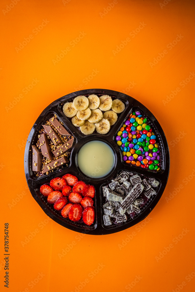 Acai frozen with banana, granola, chocolate and candies for share. A roulette for share. Acai frozen with banana, granola, chocolate and candies for share. A roulette for share.