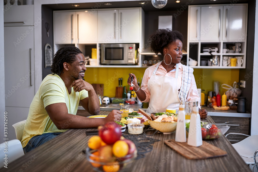 Afro-American couple in kitchen