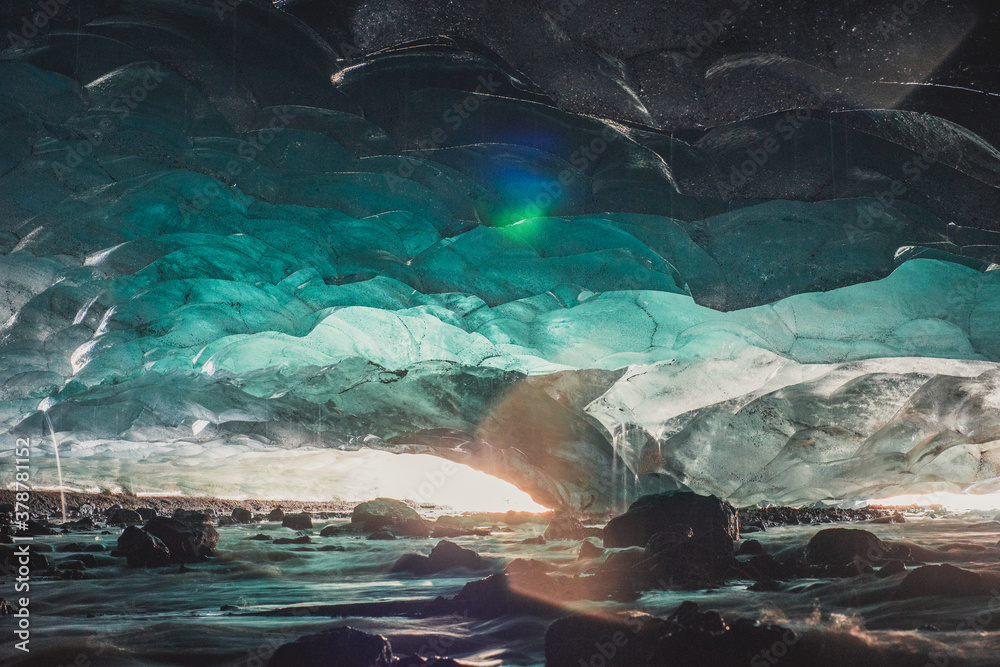 Ταπετσαρία Panoramic shot of calypso ice cave under a glacier