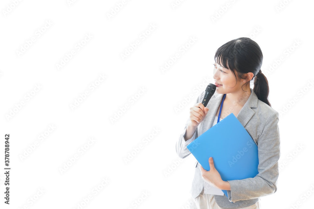 プレゼンをする若いビジネスパーソン プレゼンをする若いビジネスパーソン