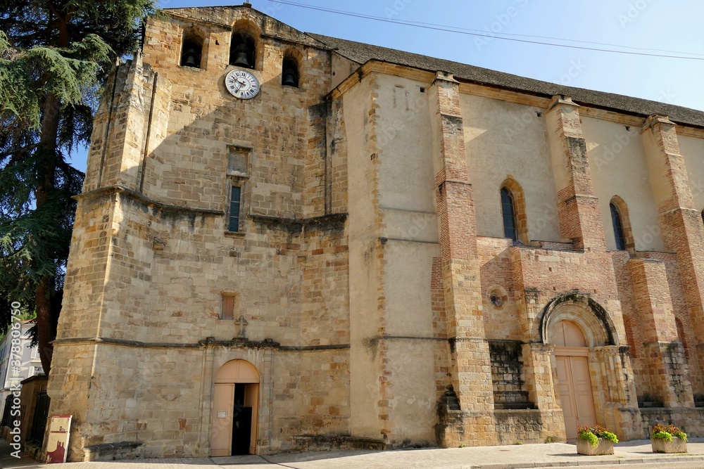 Vue latérale de l’Abbatiale Saint-Volusien à Foix