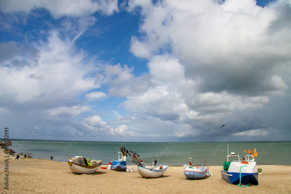 Obraz premium White clouds on a beach in Denmark