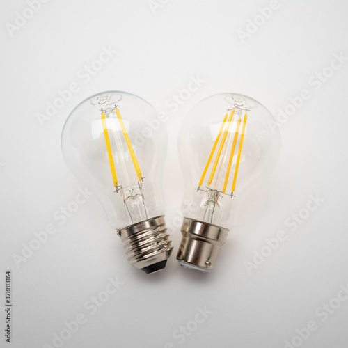 ampoule LED douille B22 et E27 photo