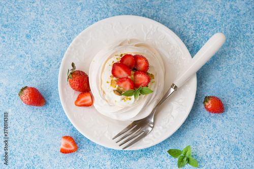 Anna Pavlova cake with cream and strawberries