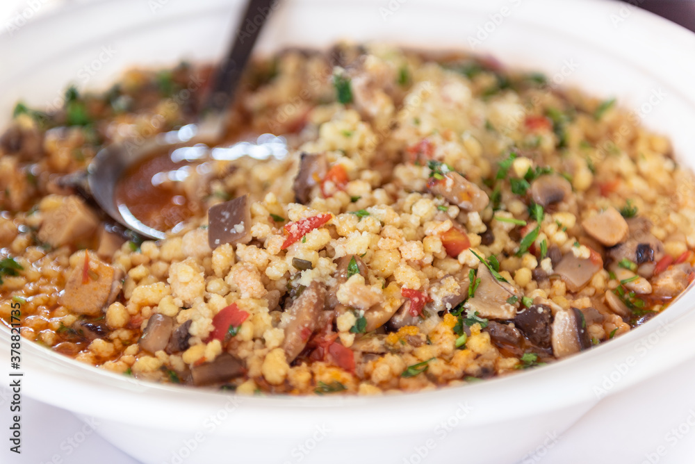 Deliziosa fregola ai funghi, tipica cucina Sarda Deliziosa fregola ai funghi, tipica cucina Sarda