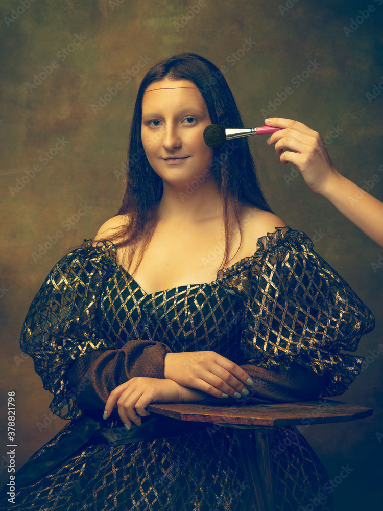 Fotka „Make up. Young woman as Mona Lisa, La Gioconda isolated on dark  green background. Retro style, comparison of eras concept. Beautiful female  model like classic historical character, old-fashioned.“ ze služby Stock