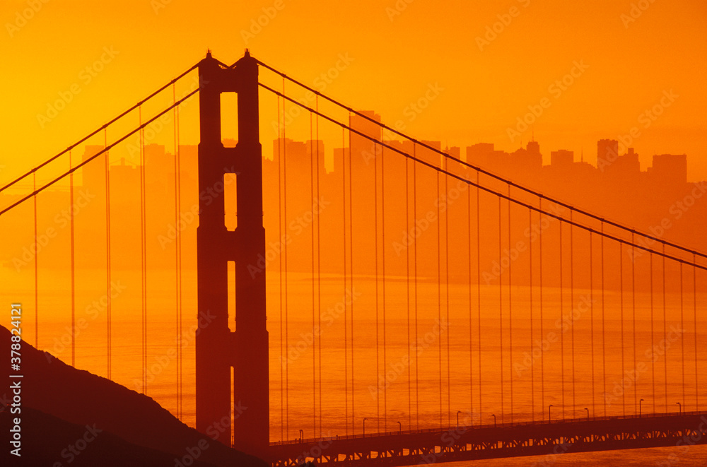 Fototapeta premium Close-up of a bridge, Golden Gate Bridge, San Francisco, California, USA 