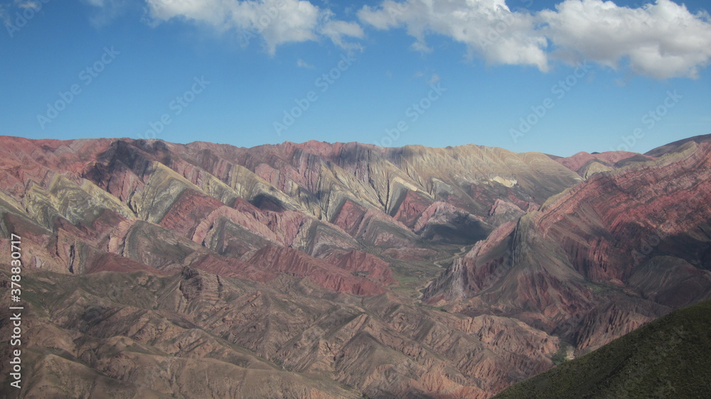 Vista del cerro de los 14 colores, Las Serranías del Hornocal, Provincia de Jujuy, Argentina.