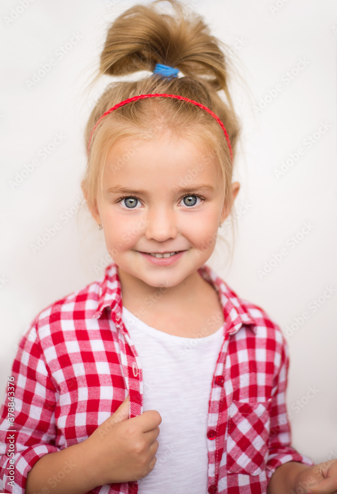beautiful girl looking at the camera, beautiful smile, blonde hair, white teeth beautiful girl looking at the camera, beautiful smile, blonde hair, white teeth