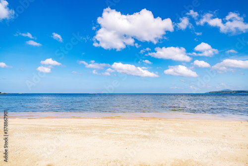 Fototapeta Naklejka Na Ścianę i Meble -  Tropical sandy beach and blue ocean, blue sky background image for nature background or summer background.