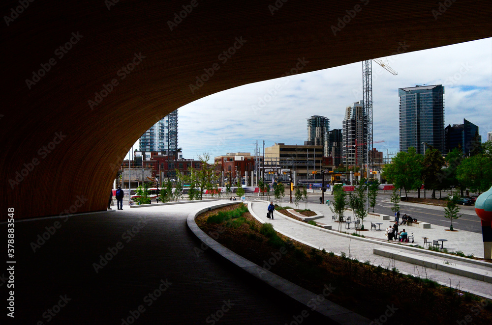Fototapeta premium Biblioteca pública de Calgary salida y vista a la ciudad desde la entrada