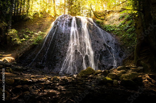 Cascade d'auvergne Mont Dore lumière pénétrante